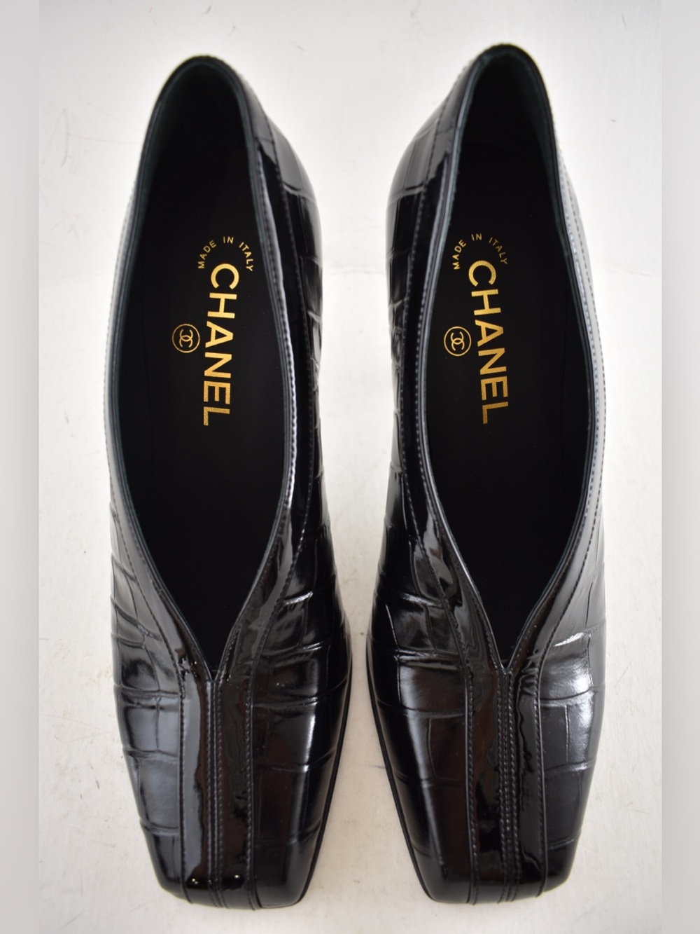 Chanel 26S Blazy Black Crocodile Croc Embossed Patent CC Gold Logo Heel Pump 39 - Picture 11 of 16